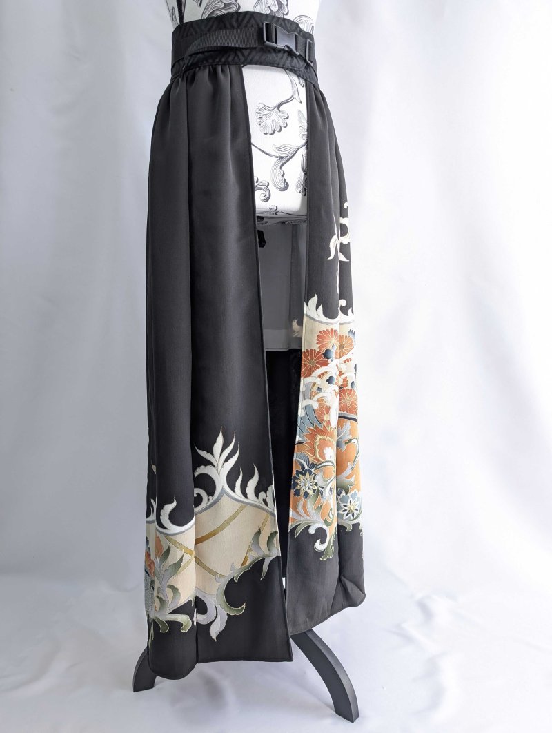 画像12: 【刺繍唐花×波頭×菊】黒留袖オーバースカート (12)