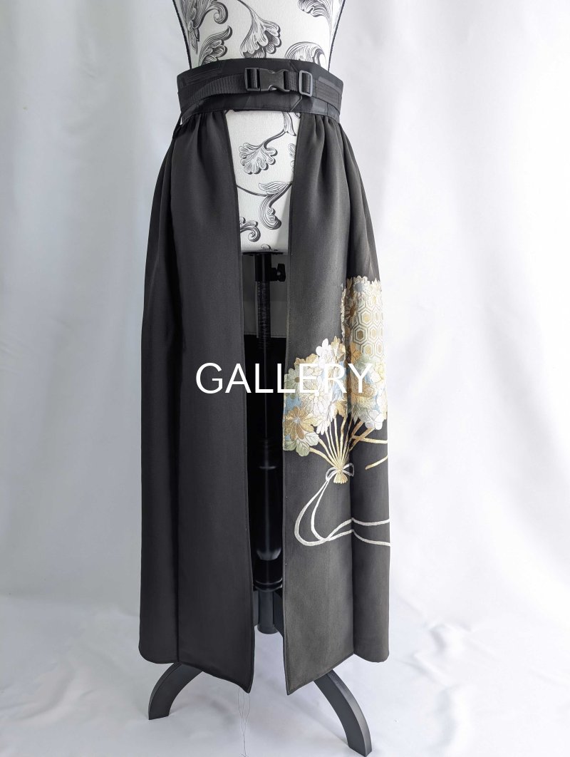 画像9: 【豪華刺繍草花×扇面文】黒留袖オーバースカート (9)