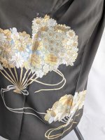 画像15: 【豪華刺繍草花×扇面文】黒留袖オーバースカート (15)