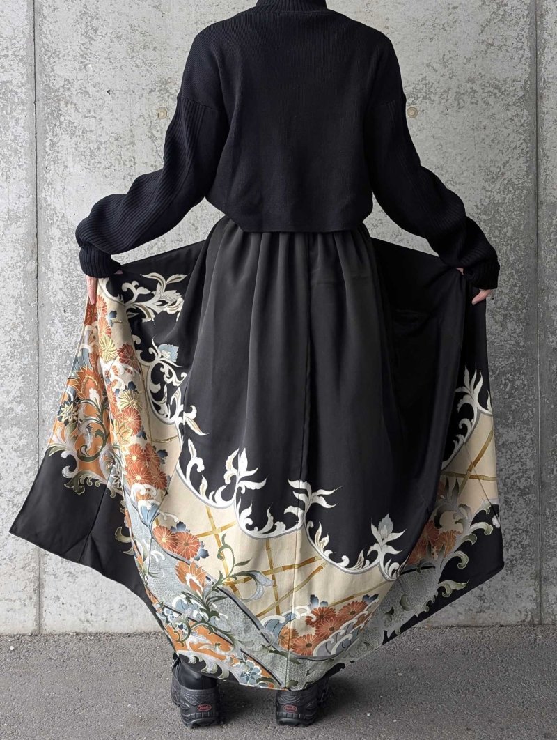 画像4: 【刺繍唐花×波頭×菊】黒留袖オーバースカート (4)