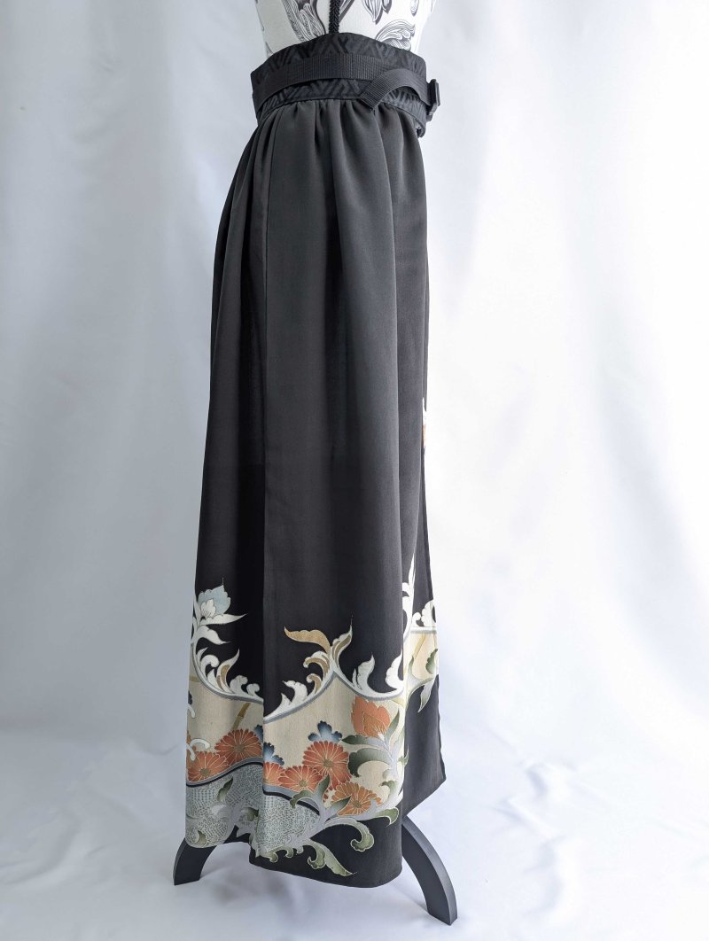 画像11: 【刺繍唐花×波頭×菊】黒留袖オーバースカート (11)