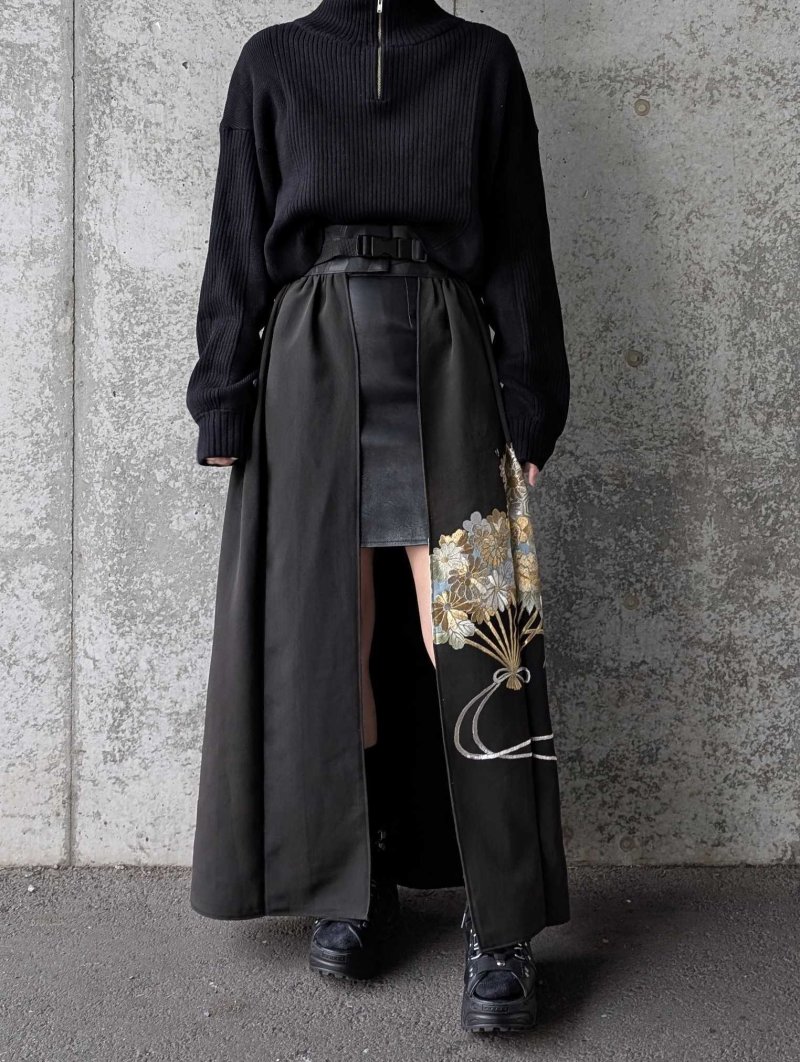 画像2: 【豪華刺繍草花×扇面文】黒留袖オーバースカート (2)