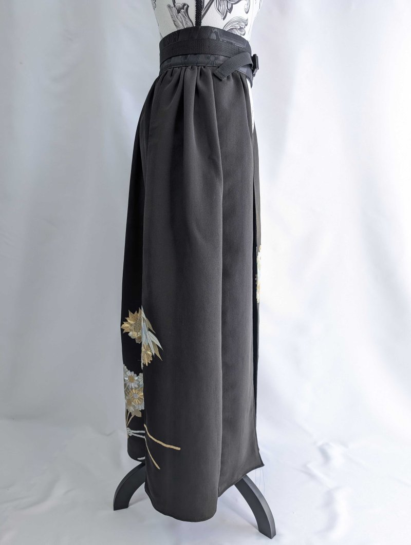 画像13: 【豪華刺繍草花×扇面文】黒留袖オーバースカート (13)