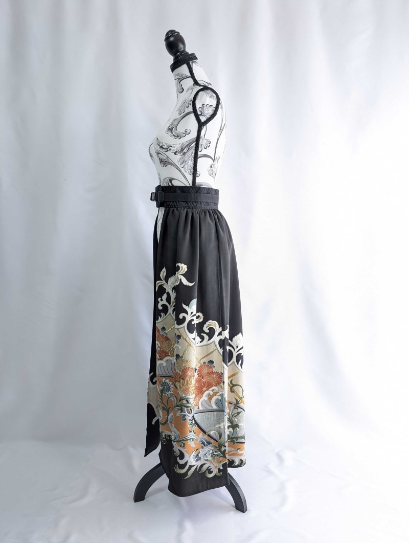 画像9: 【刺繍唐花×波頭×菊】黒留袖オーバースカート (9)