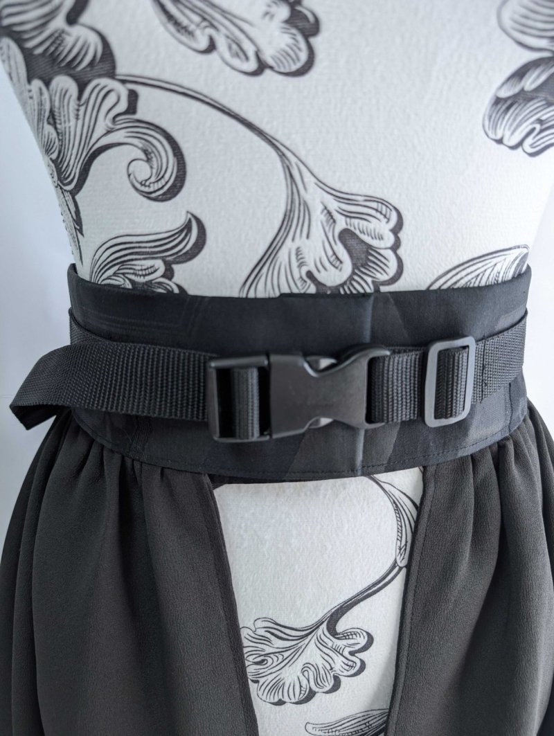 画像16: 【豪華刺繍草花×扇面文】黒留袖オーバースカート (16)