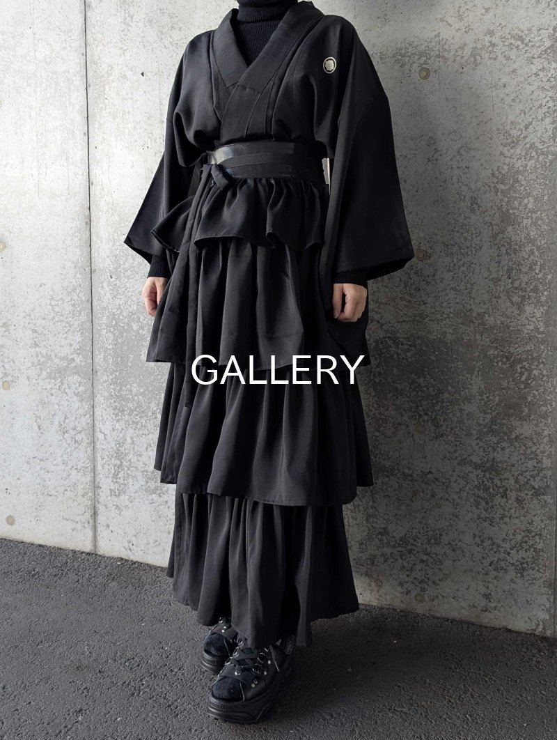 画像3: 【丸に剣花菱】黒紋付フリルティアードラップスカートセットアップ (3)