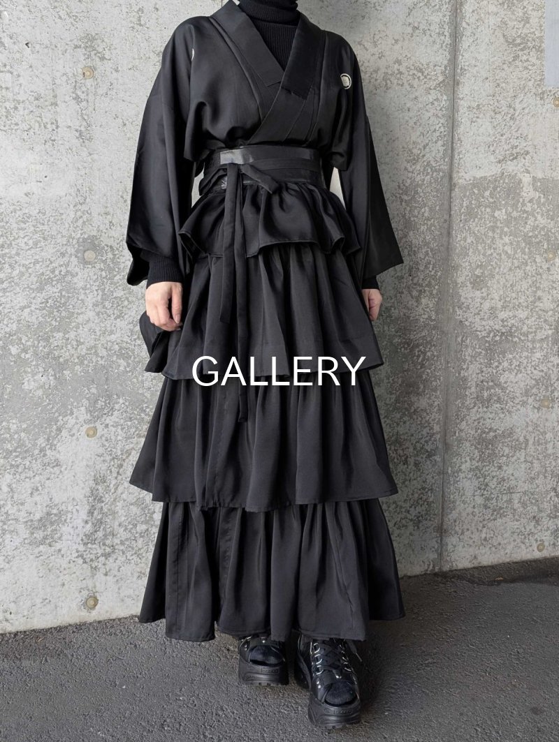 画像1: 【丸に剣花菱】黒紋付フリルティアードラップスカートセットアップ (1)
