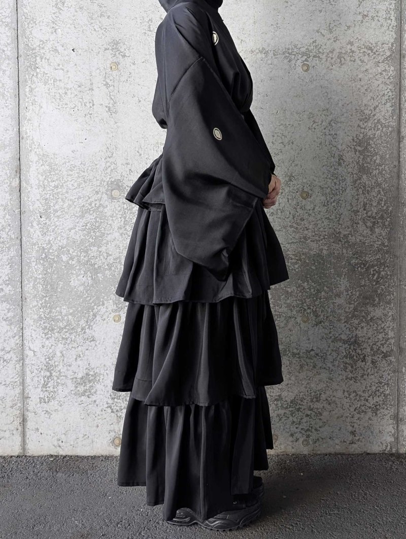 画像7: 【丸に剣花菱】黒紋付フリルティアードラップスカートセットアップ (7)