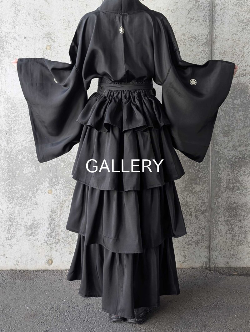 画像8: 【丸に剣花菱】黒紋付フリルティアードラップスカートセットアップ (8)