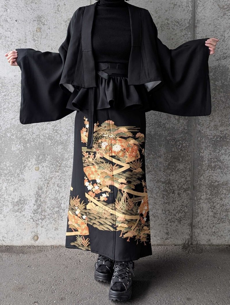画像12: 【金駒×四季草花】黒留袖フリルラップスカートセットアップ (12)