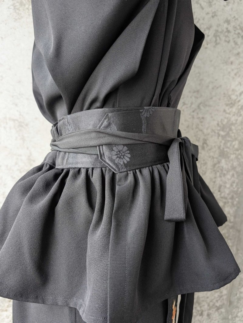 画像10: 【金駒×四季草花】黒留袖フリルラップスカートセットアップ (10)