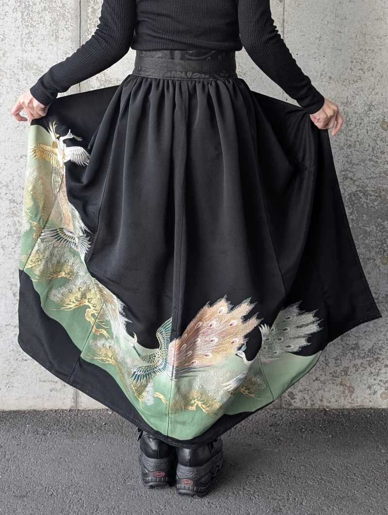 画像7: 【豪華刺繍×孔雀文様】黒留袖オーバースカート (7)