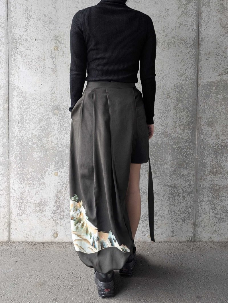 画像9: 【風景画】黒留袖アシンメトリックラップバルーンパンツセットアップ (9)