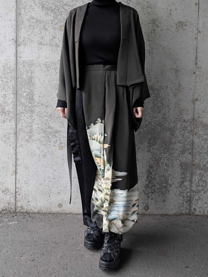 画像2: 【風景画】黒留袖アシンメトリックラップバルーンパンツセットアップ (2)