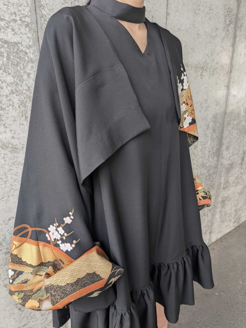 画像10: 【四季草花×丸に剣片喰紋】黒留袖ボレロ＆チョーカーネックドレス (10)