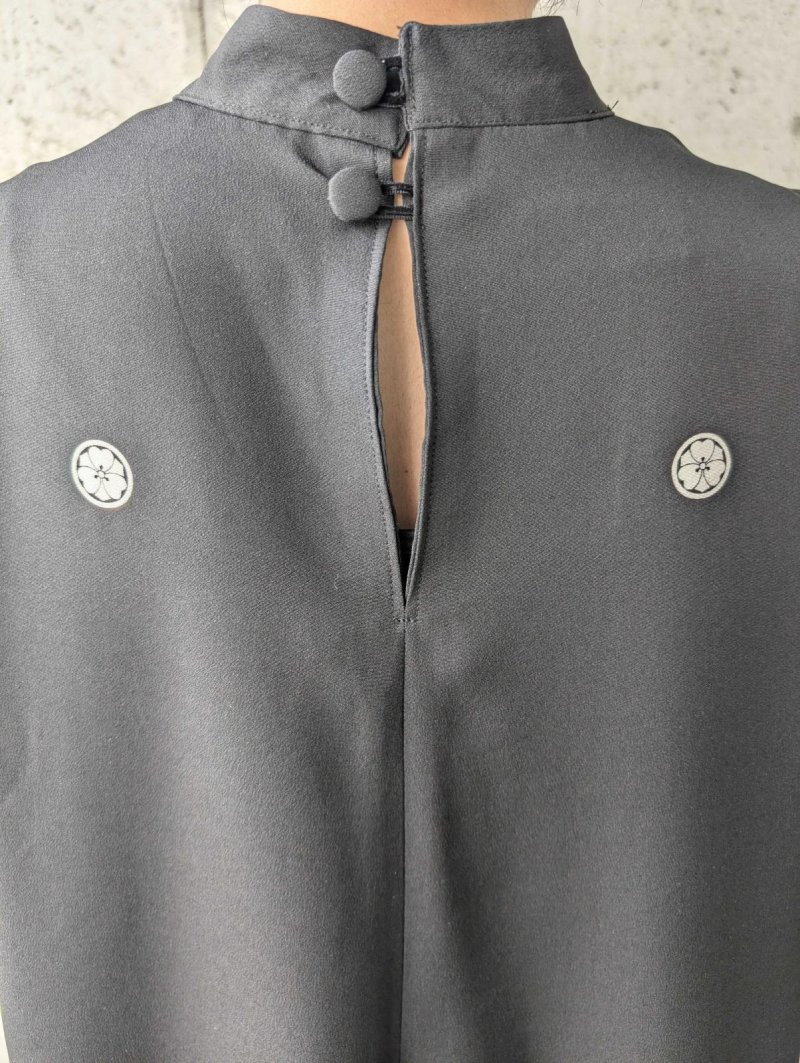 画像16: 【四季草花×丸に剣片喰紋】黒留袖ボレロ＆チョーカーネックドレス (16)