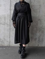 画像2: 【三つ盛り桔梗紋】黒紋付フレアスカートセットアップ (2)