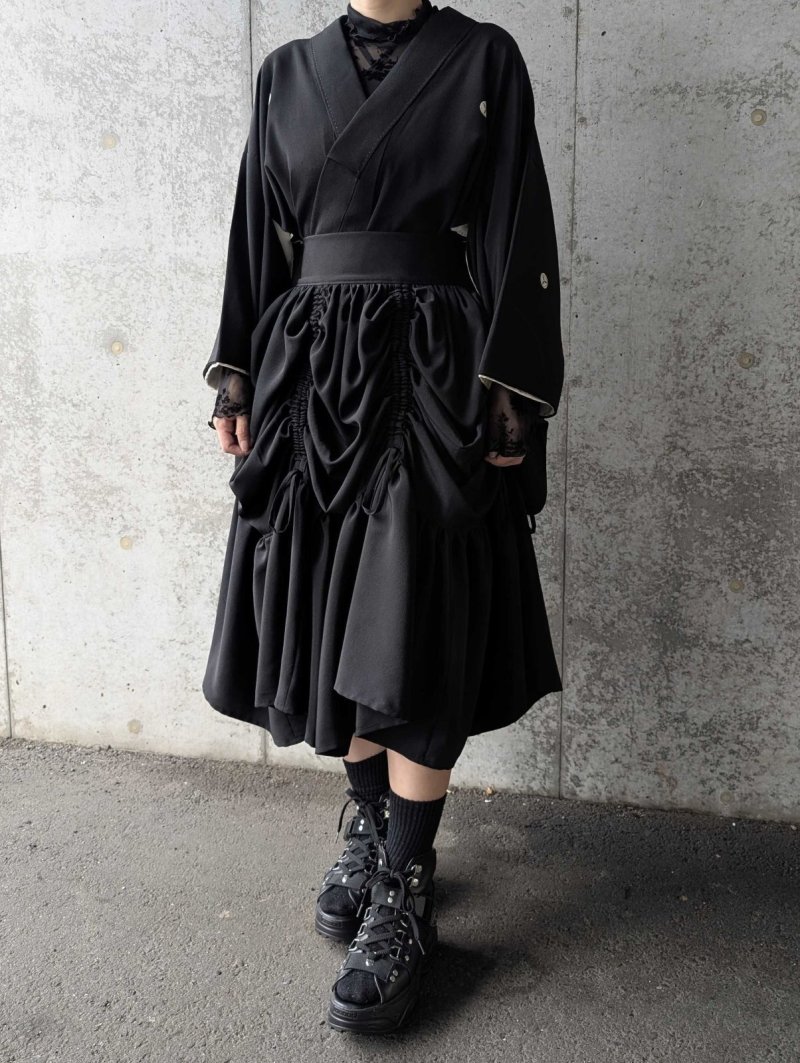 画像2: 【丸に三つ銀杏紋】黒紋付シャンデリアスカートセットアップ (2)