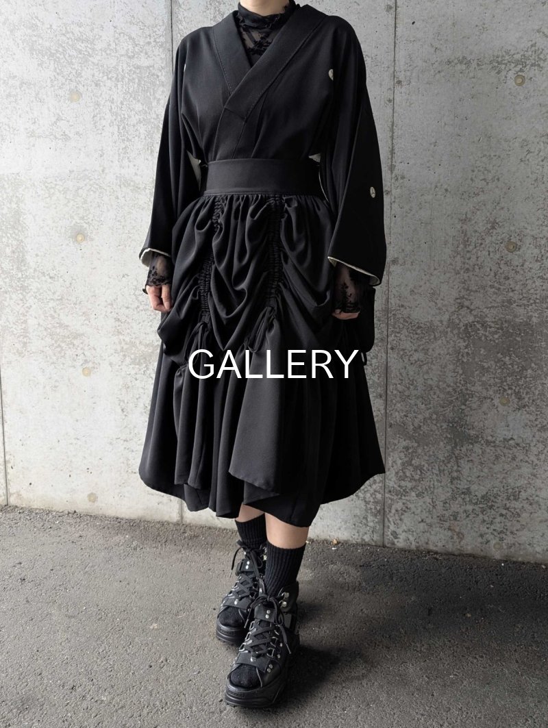 画像2: 【丸に三つ銀杏紋】黒紋付シャンデリアスカートセットアップ (2)