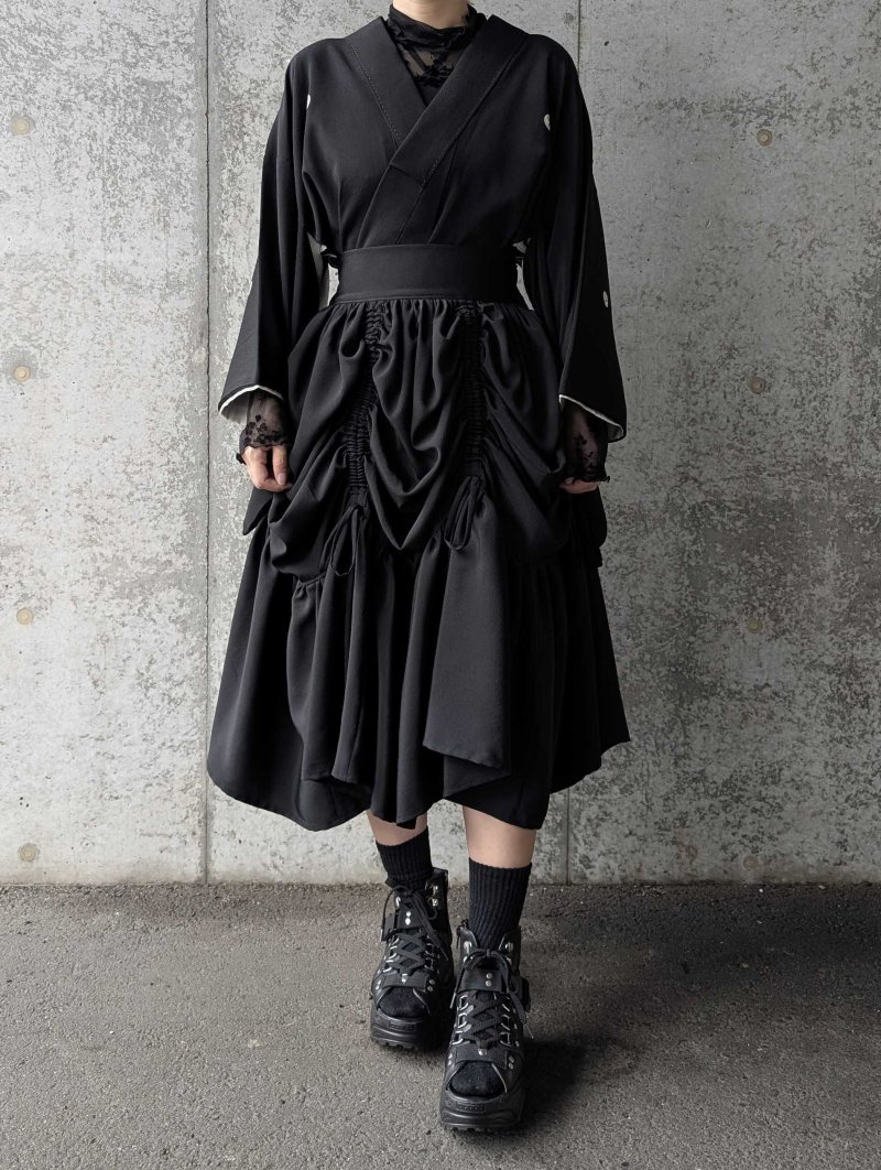 画像1: 【丸に三つ銀杏紋】黒紋付シャンデリアスカートセットアップ (1)