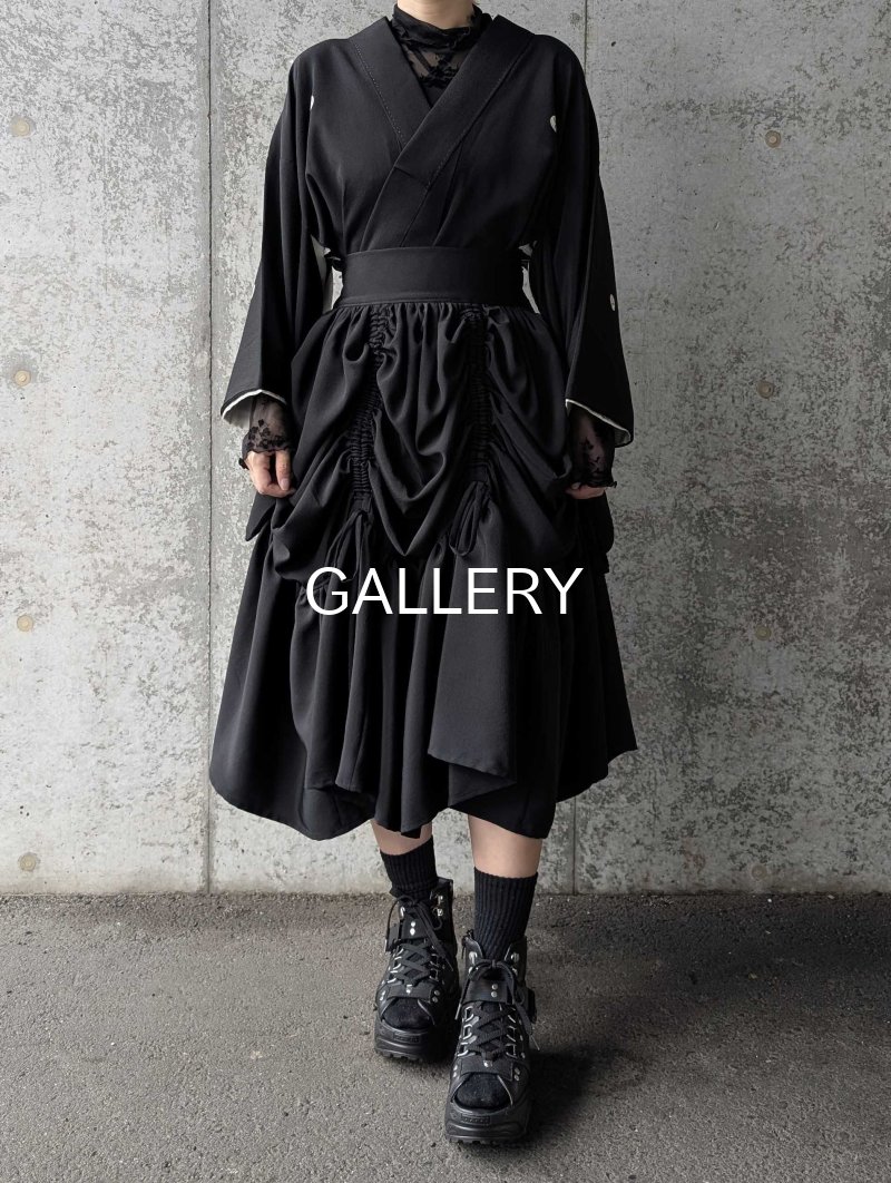 画像1: 【丸に三つ銀杏紋】黒紋付シャンデリアスカートセットアップ (1)