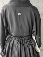 画像6: 【丸に三つ銀杏紋】黒紋付シャンデリアスカートセットアップ (6)
