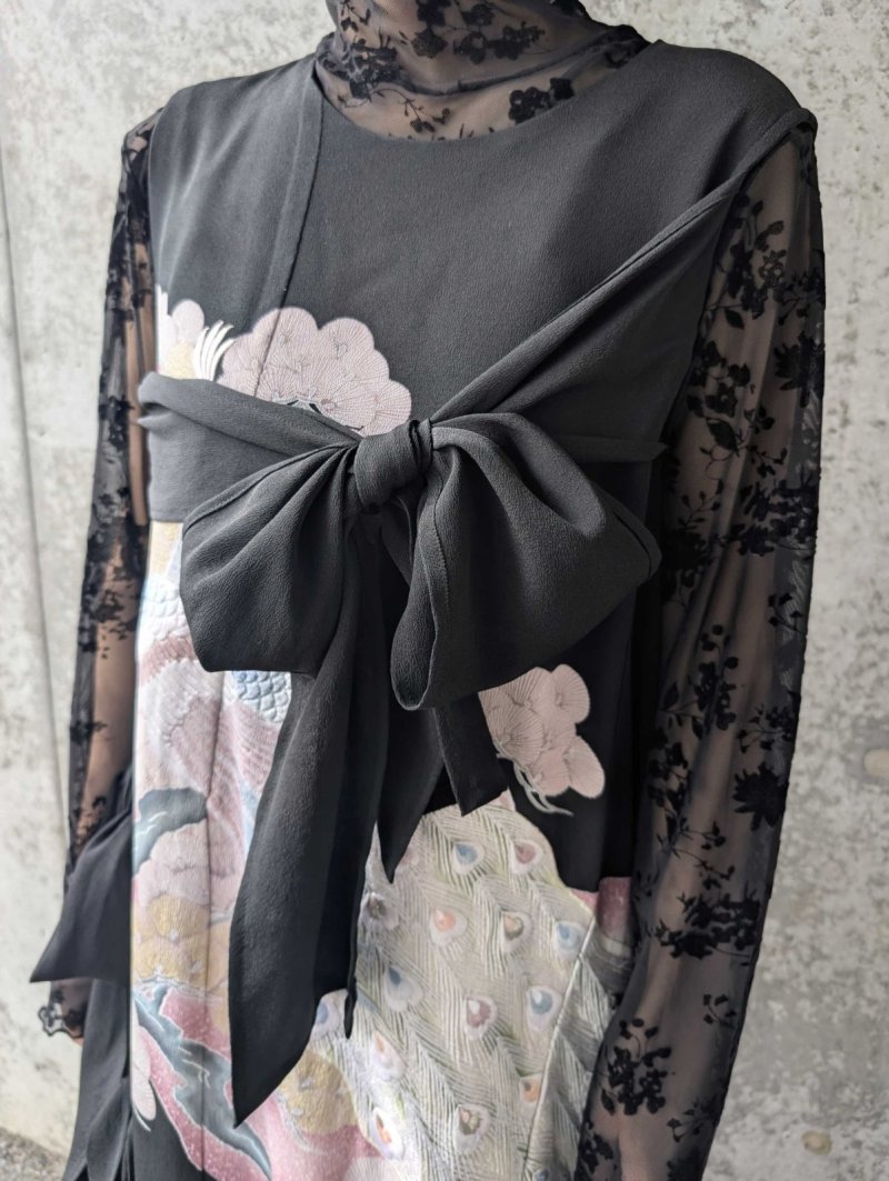 画像17: 【孔雀×抱き茗荷紋】黒留袖フルオブリボンドレス (17)