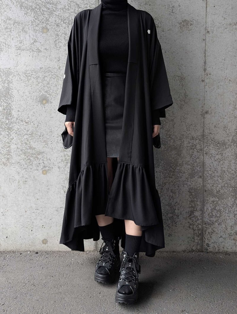 画像1: 【五三桐紋】黒紋付フリルガウン (1)