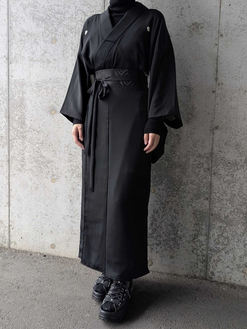 画像3: 【五三桐紋】黒紋付ラップスカートセットアップ (3)