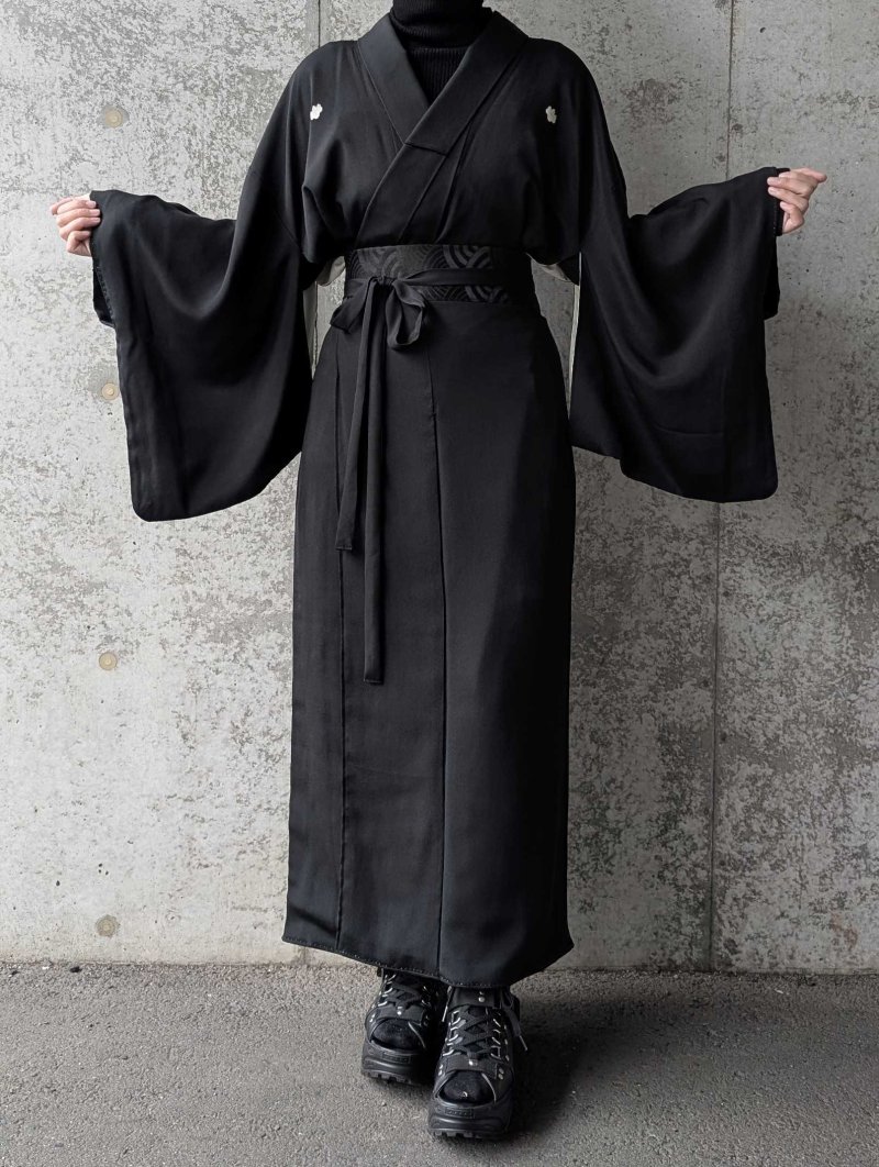 画像4: 【五三桐紋】黒紋付ラップスカートセットアップ (4)