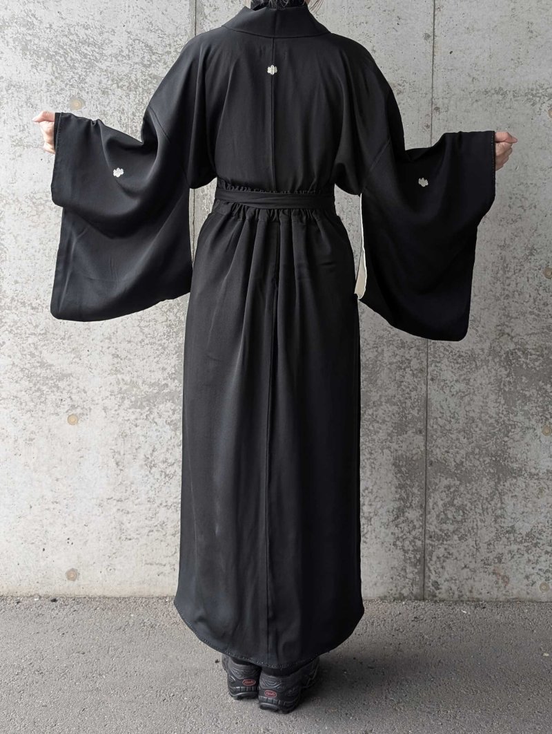 画像6: 【五三桐紋】黒紋付ラップスカートセットアップ (6)