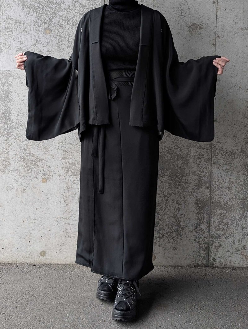 画像7: 【五三桐紋】黒紋付ラップスカートセットアップ (7)