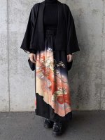 画像2: 【下がり藤紋】落款付き黒留袖オーバースカート＆リボンジャケットセットアップ (2)