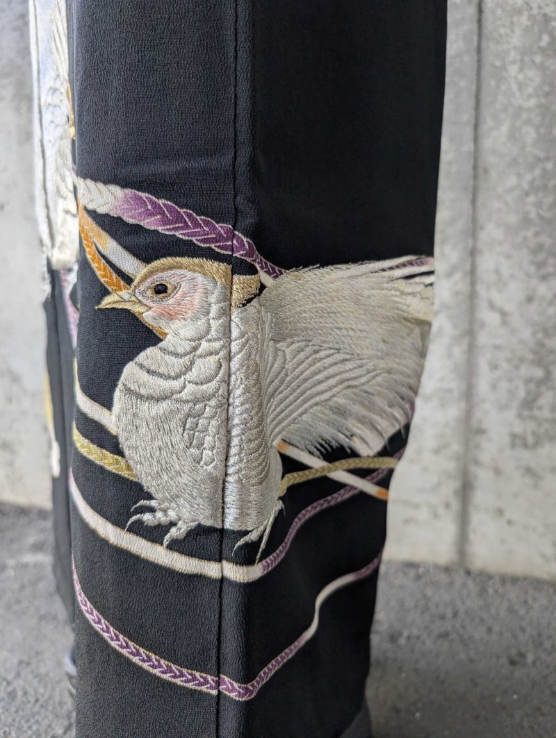 画像10: 【刺繍尾長鶏】黒留袖ラップスカート (10)