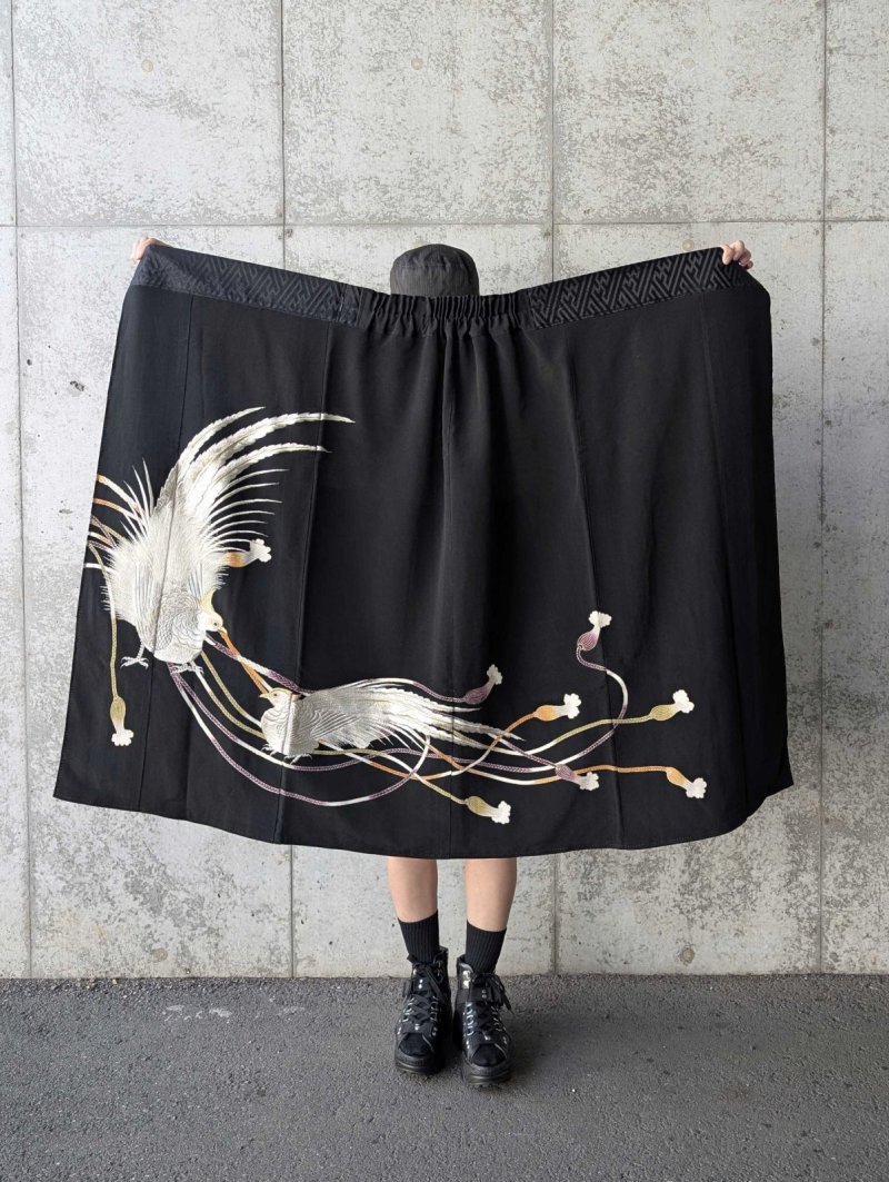 画像11: 【刺繍尾長鶏】黒留袖ラップスカート (11)